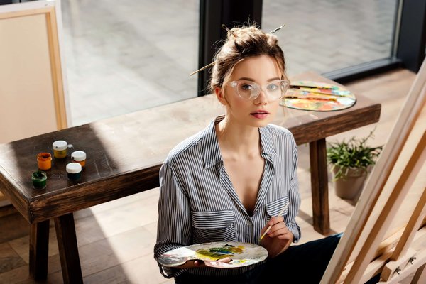 Comment choisir des lunettes de vue femme en fonction de sa personnalité et de son mode de vie ?